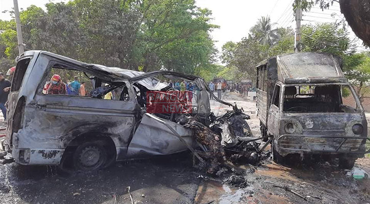 Microbus fire collides with human carrier, killing 18