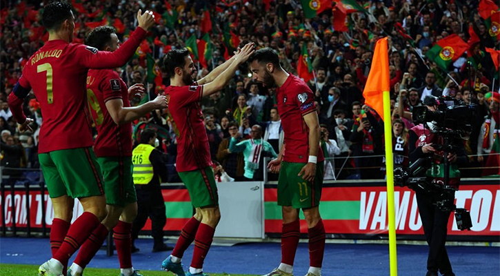 Fernandes sends Portugal to World Cup