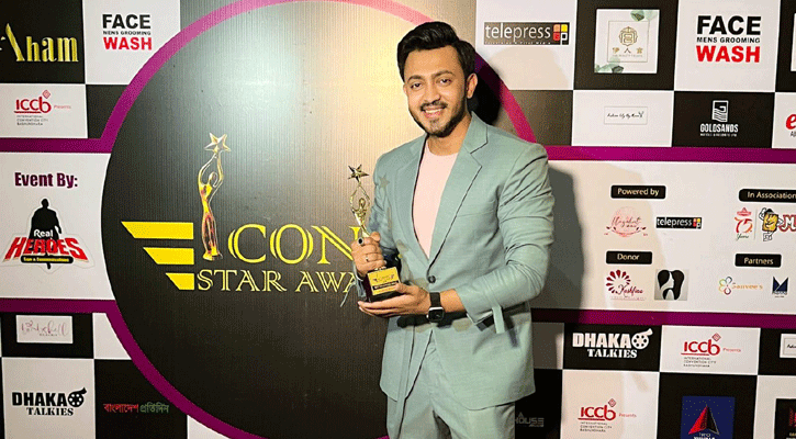 Hamza Khan Shayan Wins Iconic Star Award