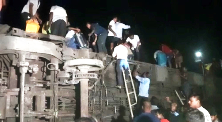Hotline opened for Bangladeshis after train crash in India