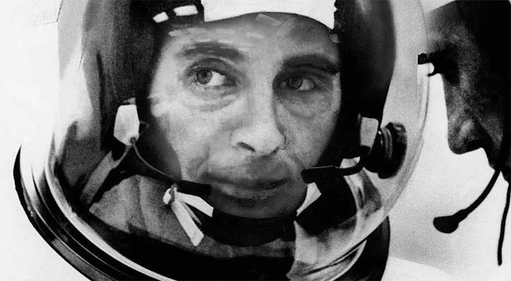 Nasa 'Earthrise' astronaut dies at 90 in plane crash