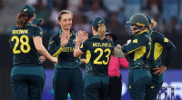 Australia on brink of semis after thumping Pakistan