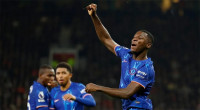 Caicedo volley earns Chelsea draw at Man Utd