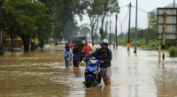 Floods displace 122,000 people in Malaysia