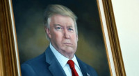 Putin gives Trump portrait he commissioned of US president