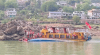 9 dead after tourist boats overturn in China