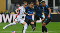 Inter Milan score late, beat Urawa 2-1