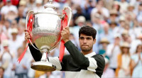 Alcaraz beats Lehecka to win second Queen’s Club title