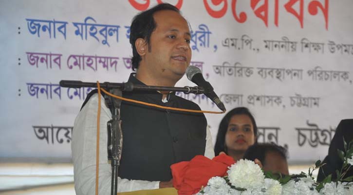 বক্তব্য দেন ব্যারিস্টার মহিবুল হাসান চৌধুরী নওফেল। ছবি: সোহেল সরওয়ার