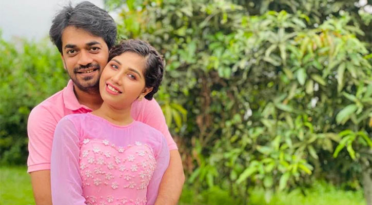 অভিনেতা শ্যামল মাওলা ও মাহা শিকদার