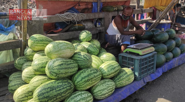 লোকসানের শঙ্কায় তরমুজ বিক্রেতারা