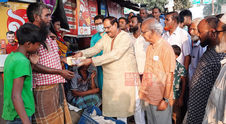 সেই অন্ধ মাছ বিক্রেতা বাবুর পাশে দাঁড়ালেন এমপি দুদু