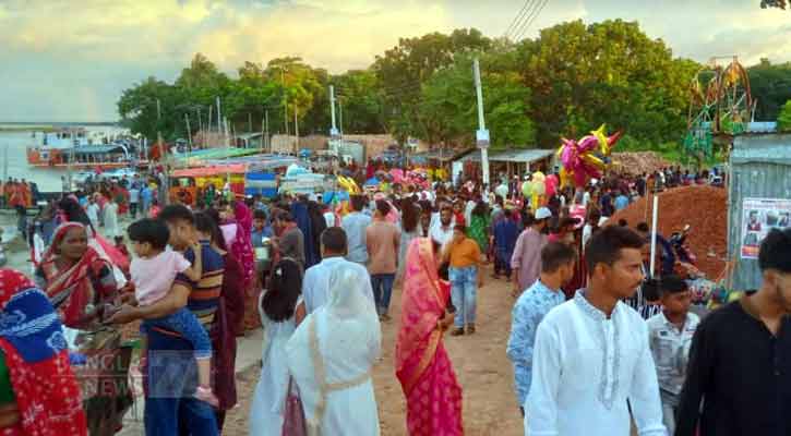 ফরিদপুরের মিনি কক্সবাজার খ্যাত ধলার মোড়ে হাজারো মানুষের ঢল