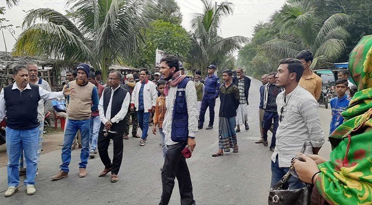 বাগেরহাটে সাংবাদিককে মারধর যুবলীগ নেতাকর্মীদের