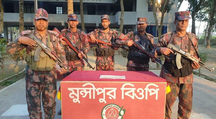 ১০ স্বর্ণের বার ফেলে ভারতে দৌড়ে পালালেন পাচারকারী 