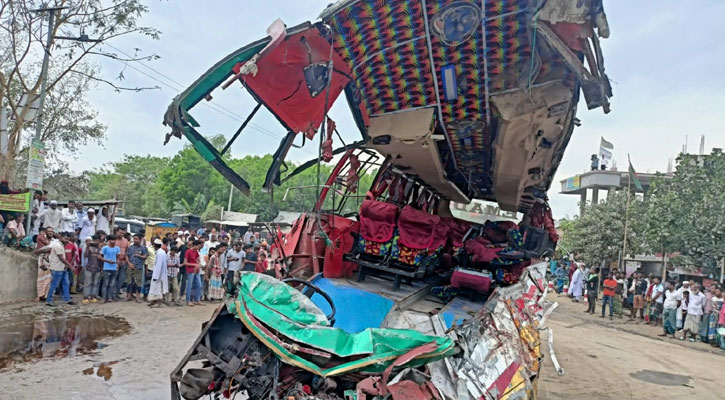 চালক-সুপারভাইজারসহ ৩ জনের খোঁজ মেলেনি