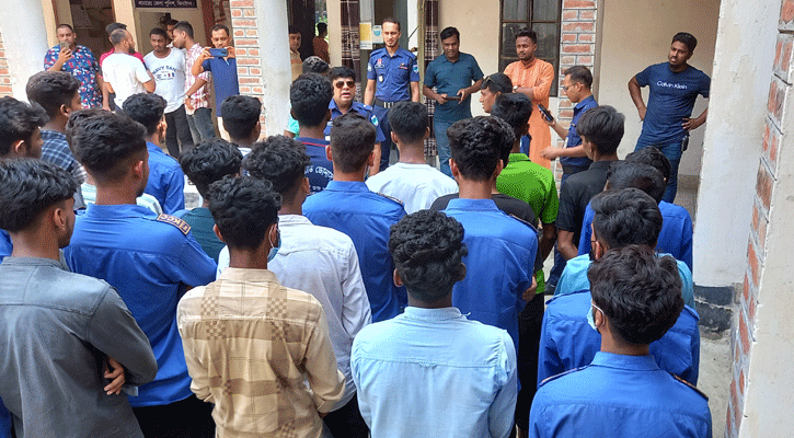 ক্লাস ফাঁকি দিয়ে আড্ডা, ঝিনাইদহে ২৪ শিক্ষার্থী আটক