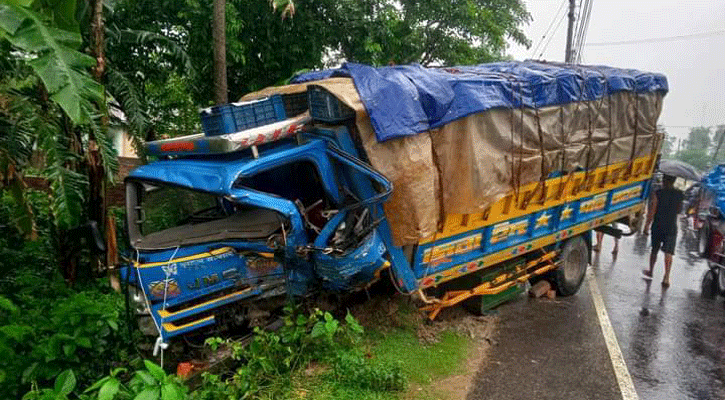 দিনাজপুরে মাইক্রোবাস-ট্রাক মুখোমুখি সংঘর্ষে নিহত ১