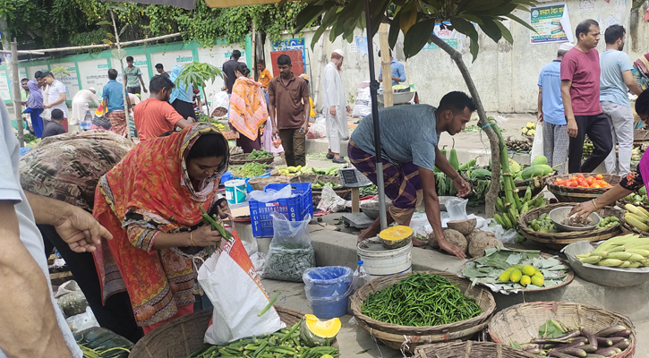 মুরগির দাম অপরিবর্তিত, চড়া সবজির বাজার 