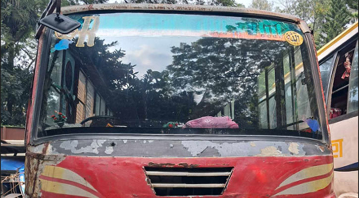 ত্রিশাল দুর্ঘটনা: অনুমতি ছাড়াই ৪ বছর ধরে চলছিল শ্রমিকবাহী বাসটি