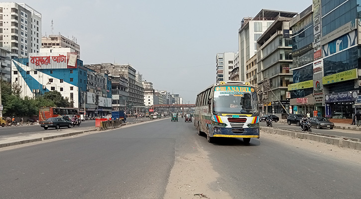 বেলা বাড়ার সঙ্গে সড়কে বাড়ছে যানবাহন