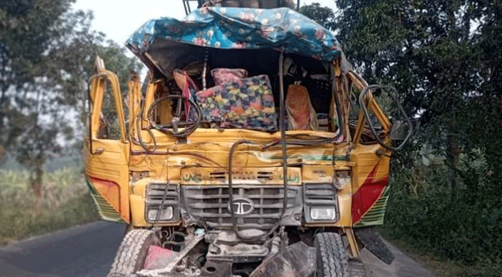 নাটোরে দুই ট্রাকের ধাক্কা, চালক-হেলপার নিহত