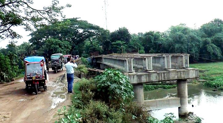 ৮১ মিটার ব্রিজ নির্মাণে চার বছর ধরে দুর্ভোগ