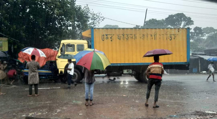 গৌরনদীতে কাভার্ডভ্যান-পিকআপভ্যান সংঘর্ষে নিহত দুই