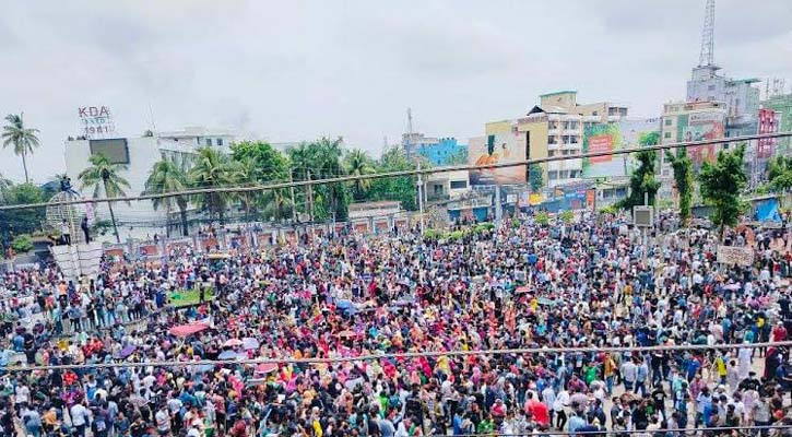 আন্দোলনকারীদের দখলে খুলনা