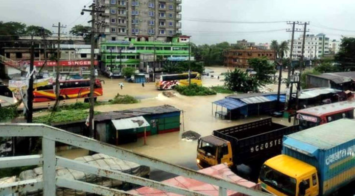 ঢাকা-চট্টগ্রাম মহাসড়কে হাঁটু পানি, যোগাযোগ বন্ধের শঙ্কা