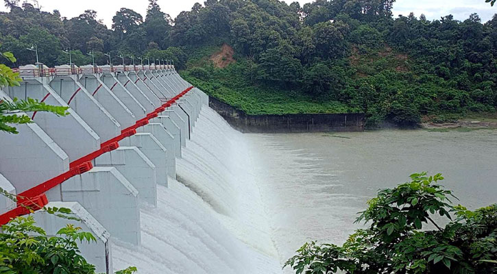 কাপ্তাই বাঁধের ১৬ জলকপাট দিয়ে ছাড়া হচ্ছে ৭৯ হাজার কিউসেক পানি