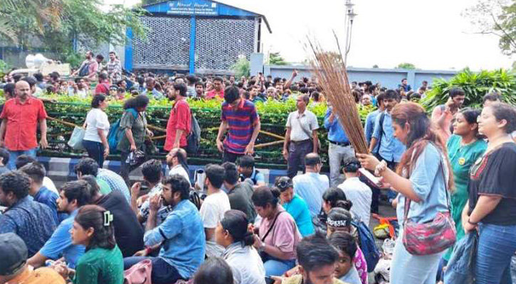 মোদী-দিদির সেটিং দেখছেন বিক্ষুব্ধ চিকিৎসকরা