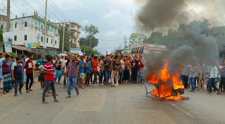 জুনায়েদ হত্যার বিচার দাবিতে ঢাকা-সিলেট মহাসড়ক অবরোধ