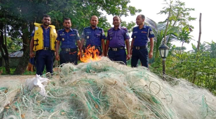 মেঘনায় নৌ-পুলিশের অভিযানে নৌকা-জাল-মাছ জব্দ