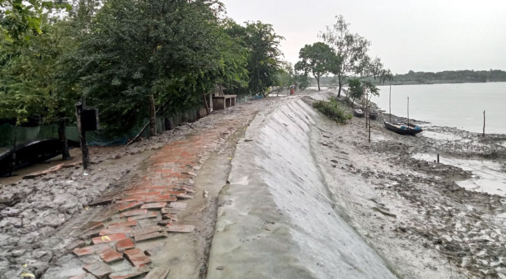 ঘূর্ণিঝড় ‘দানা’র প্রভাবে আকাশ মেঘলা, শ্যামনগর উপকূলে বৃষ্টি