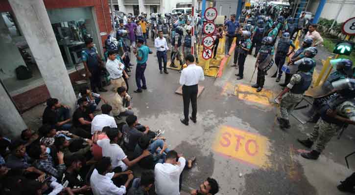 Demonstration by entering the secretariat, arrested 26 people involved in Chhatra League: DMP