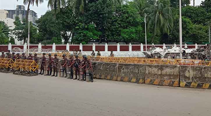 বঙ্গভবনের সামনে নিরাপত্তা জোরদার, নেই বিক্ষোভকারীরা