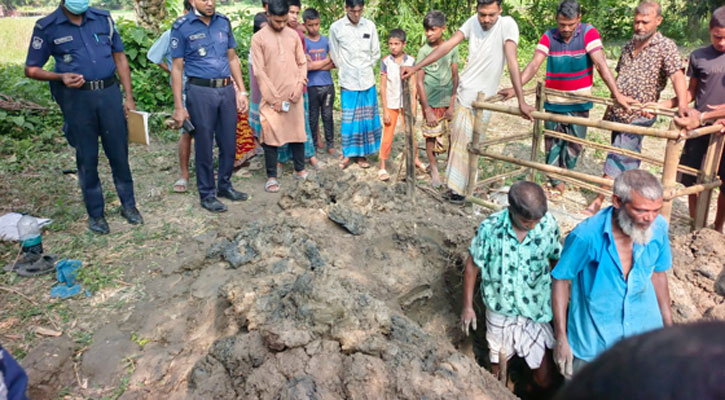 কুমিল্লায় ছাত্র আন্দোলনে নিহত রিফাত-বাবুর মরদেহ উত্তোলন 