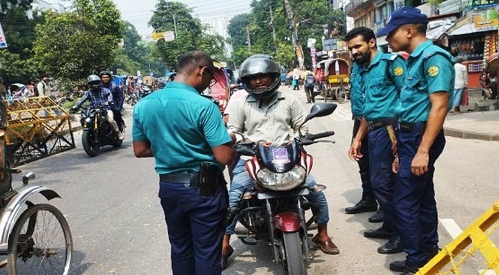 রাজধানীতে ট্রাফিক আইন ভাঙায় মামলা ১৬৫৭, জরিমানা ৬৬ লাখ