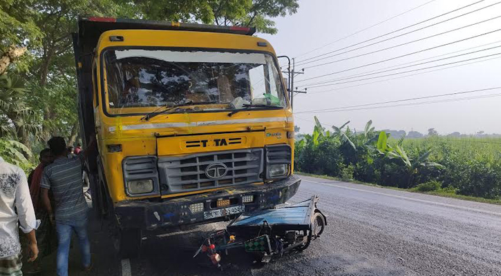 নাটোরে ট্রাকচাপায় ভ্যানযাত্রী নিহত