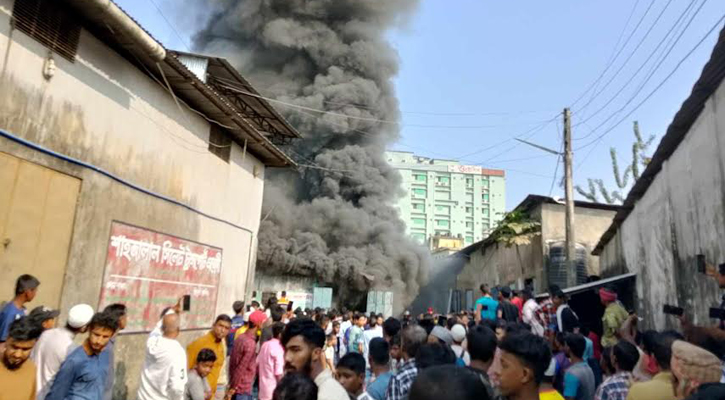 সিলেটে আগুনে ৩ ব্যবসা প্রতিষ্ঠান ভস্মীভূত