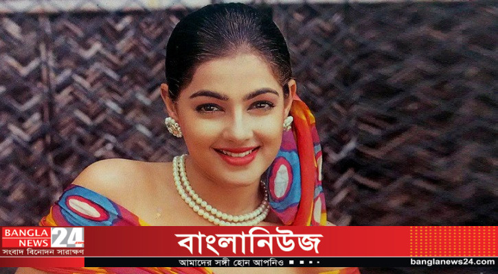 দুই যুগ পর দেশে ফিরে আবেগাপ্লুত মমতা