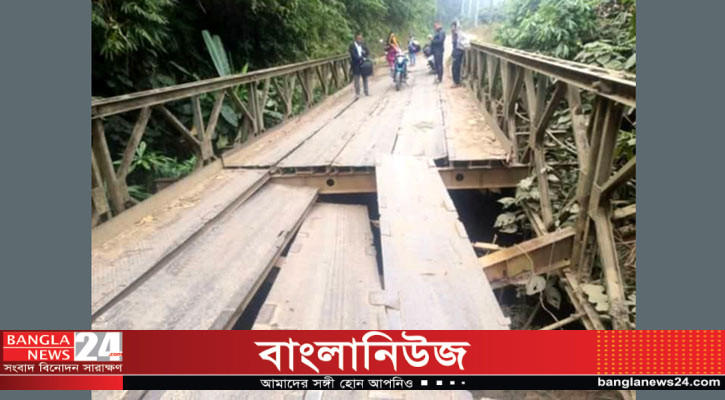 বেইলি ব্রিজ ভেঙে বান্দরবান-রুমার সড়ক যোগাযোগ বিচ্ছিন্ন