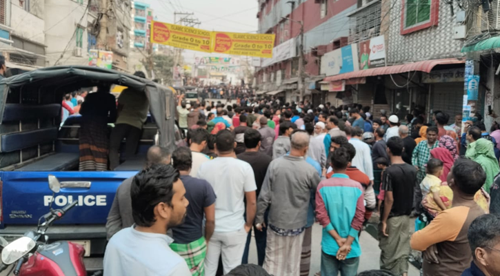 মসজিদের মাইকে ব্যাংকে ডাকাত পড়ার খবর, গেট বন্ধ করেন ব্যবসায়ীরা