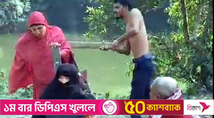 জমি সংক্রান্ত বিরোধে দুই নারীকে মারধর, ভিডিও ভাইরাল