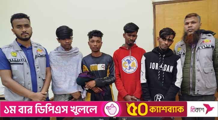 অস্ত্রসহ গ্রেপ্তার পেশাদার ছিনতাইকারী চক্রের ৪ সদস্য