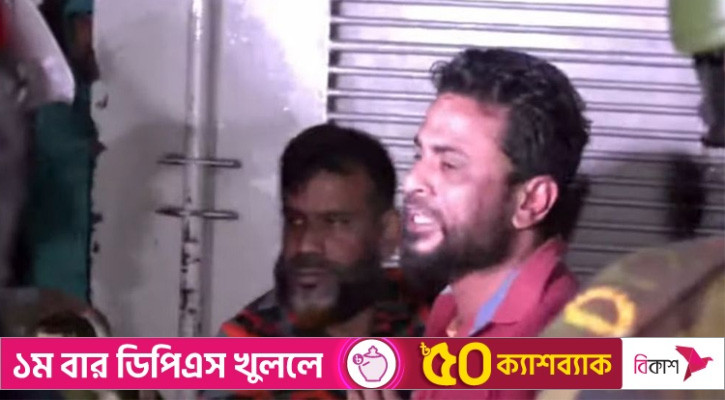 শিক্ষার্থীদের হাতে ধরা পড়লেন ফায়ার কর্মীকে চাপা দেওয়া ট্রাকচালক