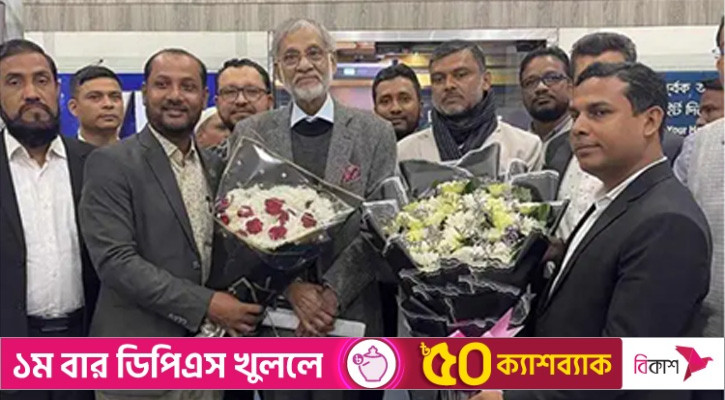 এখন কী করবেন, দেশে ফিরে জানালেন ব্যারিস্টার রাজ্জাক