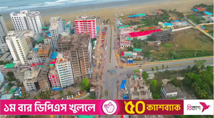 কক্সবাজার সৈকতে যত্রতত্র আবর্জনার স্তূপ, ক্ষুব্ধ পর্যটকরা