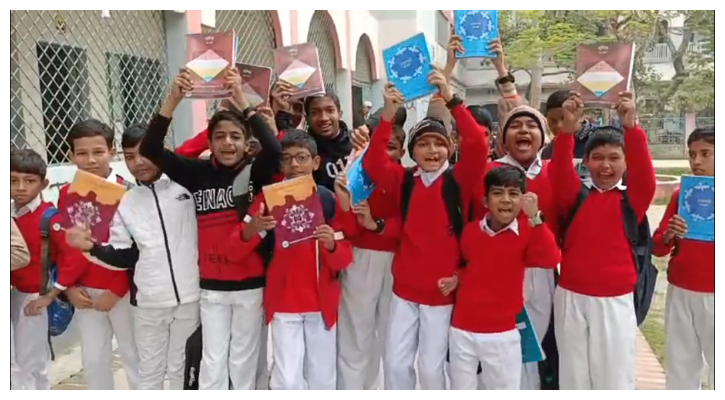উৎসব ছাড়াই বই বিতরণ, নতুন বই পেয়ে খুশি শিক্ষার্থীরা